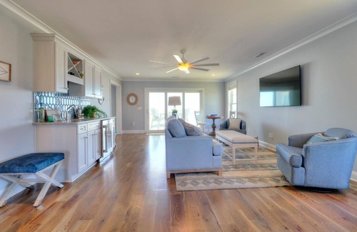 Wilmington Beach House | ☀️Spice Island-7BR Oceanfront-Saltwater Pool-Private Beach Access☀️