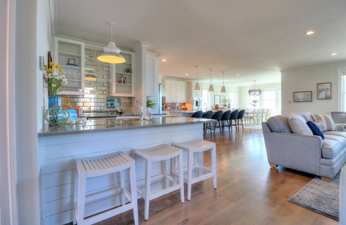 Wilmington Beach House | ☀️Spice Island-7BR Oceanfront-Saltwater Pool-Private Beach Access☀️