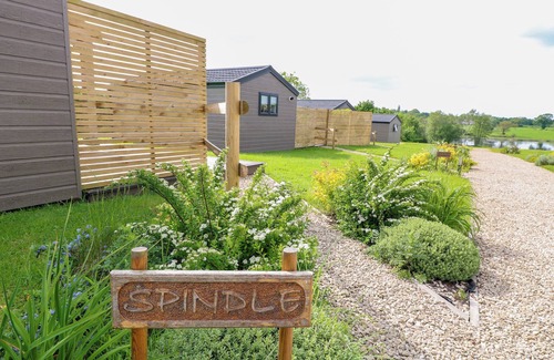 Swadlincote Cottage | SPINDLE, pet friendly, with hot tub in Donisthorpe