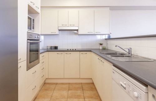 Forster Apartment | Spinnaker 101 on the Forster lakefront
