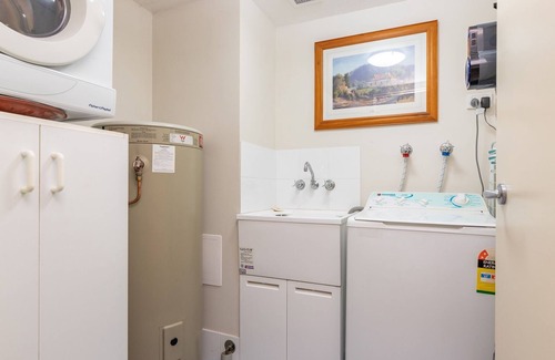 Forster Apartment | Spinnaker 101 on the Forster lakefront