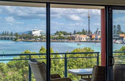 Forster Apartment | Spinnaker 101 on the Forster lakefront