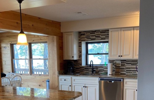 Tafton House | Spinnler Point Lakefront Property