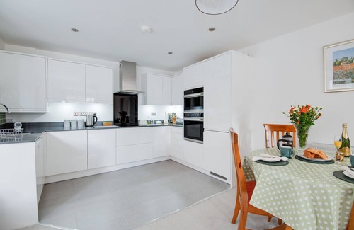 New Forest District Apartment | 'Spire View' New Forest Holiday Home - 3 minutes walk to the open forest