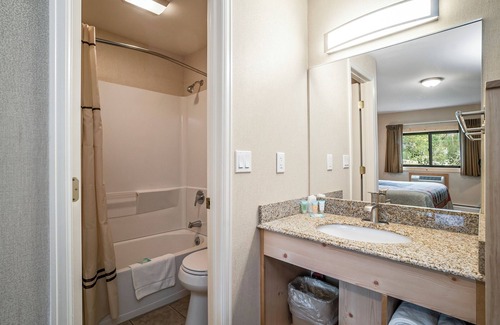 Grand Lake Hotel | Spirit Lake Lodge