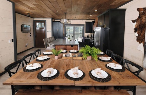 Wears Valley Cabin | Splash at the Resort Waterpark, Unwind Fireside & Soak in the Hot Tub - Lazzee River Getaway