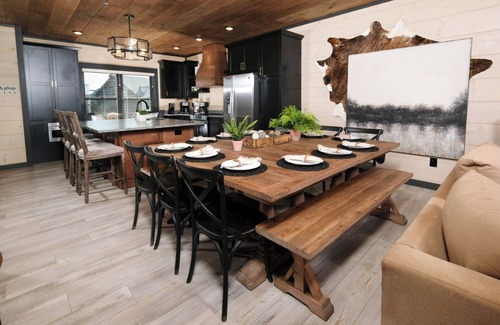 Wears Valley Cabin | Splash at the Resort Waterpark, Unwind Fireside & Soak in the Hot Tub - Lazzee River Getaway