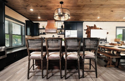 Wears Valley Cabin | Splash at the Resort Waterpark, Unwind Fireside & Soak in the Hot Tub - Lazzee River Getaway