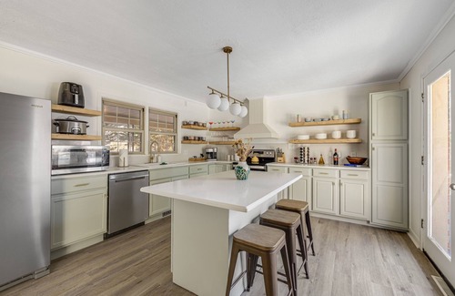 Asheville House | Splash House - Heated Pool, Hot Tub, Pickleball, Movie Theater