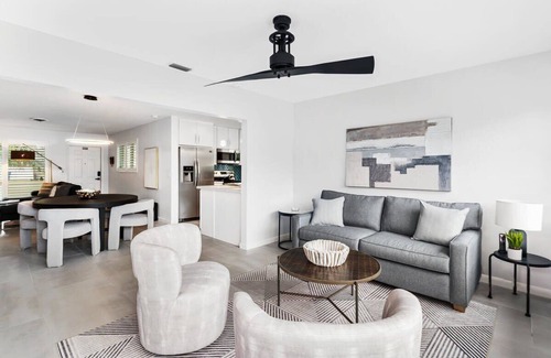 Wilton Manors House | Splash into Sunshine: Heated Pool Oasis!