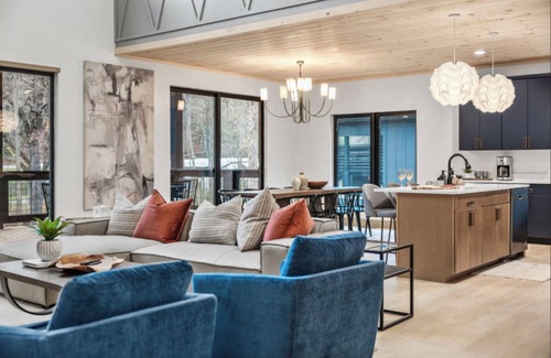 Pittman Center Cabin | Splash Mountain Lodge, Get $685 of FREE attraction tickets for each paid day!