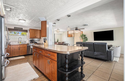 South Bradenton House | Splash Oasis - 3BR, 6 Beds, Heated Pool, Spa, BBQ Grill, Ping Pong, Near Beaches