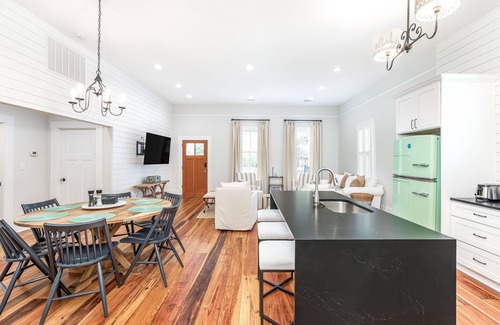 Thunderbolt House | Splash of Southern | Private Pool & Fire Pit + Near Local Sights!