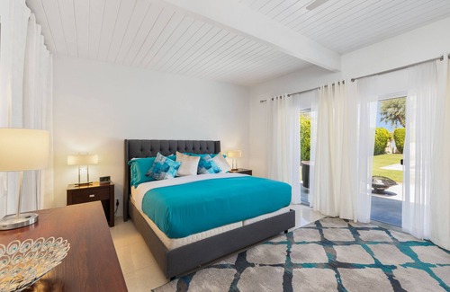 Sunmor House | Splash Plaimor - Huge Backyard- Entertainer’s kitchen
