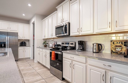 Florida Central Atlantic Coast Villa | Splash & Stay! Free Kids Waterpark/9BR Villa 7 Miles to Disney/Sleeps 18!