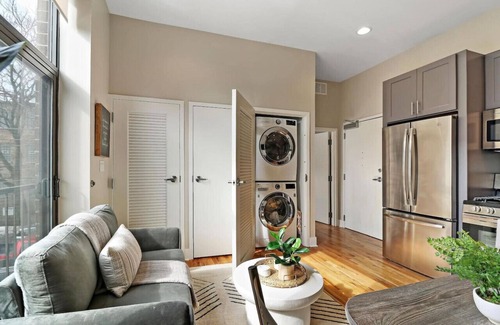 Lake View East Apartment | Splendid 1BR Apt in Lakeview Fully Furnished