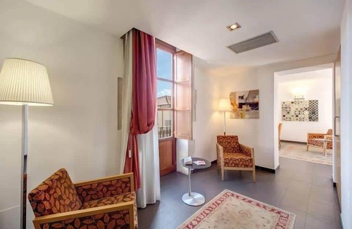 Santa Lucia Apartment | Splendid 1BR Suite Near Tempio di Apollo