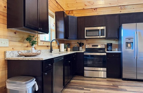 Pigeon Forge Cabin | Splendid 2Cabins, Sleeps 28! Pool, Hot Tub & More!