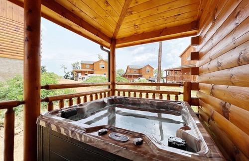 Pigeon Forge Cabin | Splendid 2Cabins, Sleeps 28! Pool, Hot Tub & More!