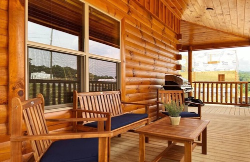 Pigeon Forge Cabin | Splendid 2Cabins, Sleeps 28! Pool, Hot Tub & More!