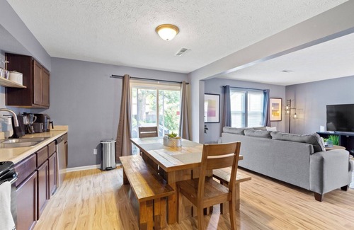 Wayne House | Splendid 4 Bed/2.5 Bath- Near Speedway