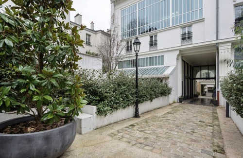 Quartier des Grandes-Carrieres Apartment | Splendid 52m2 connected apartment in Montmartre