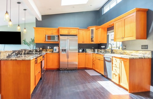 Bremerton House | Splendid entire private beach bungalow with Kayak and Hot-tub, Bremerton WA