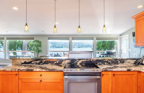 Bremerton House | Splendid entire private beach bungalow with Kayak and Hot-tub, Bremerton WA