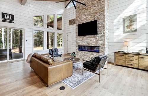 Hochatown House | Splendid Intimate Cabin Great for a Romantic Getaway in Oklahoma