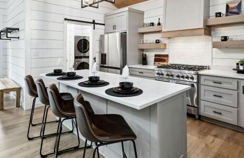 Hochatown House | Splendid Intimate Cabin Great for a Romantic Getaway in Oklahoma