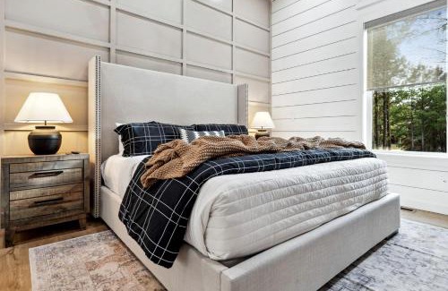 Hochatown House | Splendid Intimate Cabin Great for a Romantic Getaway in Oklahoma