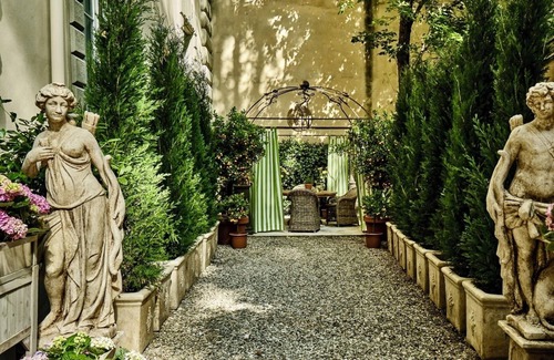 Florence Apartment | Splendid Palace on the River Arno in the Center of Florence