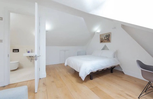 North Kensington House | Splendid, Spacious Centrally Located Townhouse