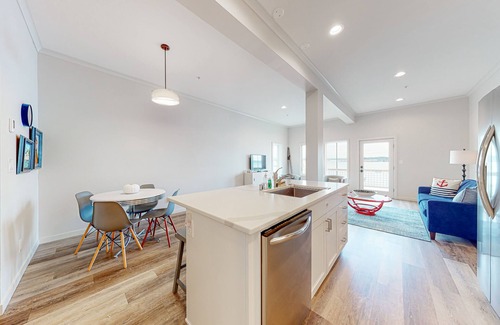 Coupeville Condo | Splendid waterfront hotel with Penn Cove views, balconies, kitchens, & W/Ds