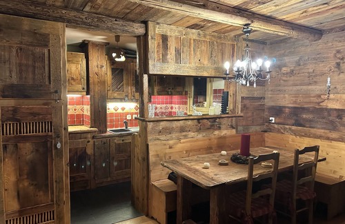 Courchevel Apartment | Splendid wood panel 2 bedrooms flat with gorgeous view, ski in/out.