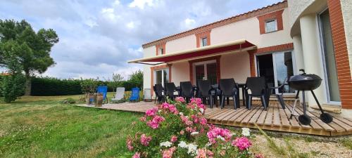 Saint-Amand-sur-Sevre House | Splendide gîte La Tour Blanche 12min du Puy du Fou