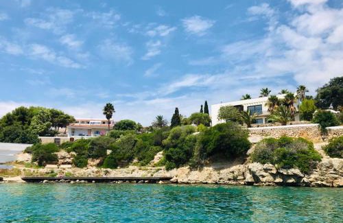 Santa Ana Villa | Splendide Villa les pieds dans l'eau dans la baie de Mahon