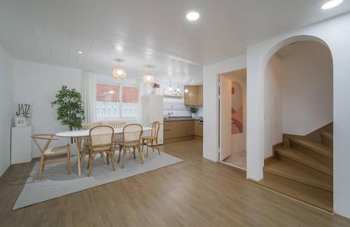 Mapo Apartment | Split Level House in Hongdae