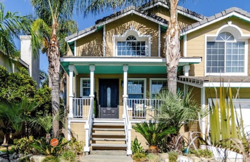 Greenacres House | Split-level NW Bakersfield Home with Outdoor Oasisn