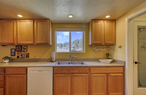 Pagosa Springs Cabin | Split Pine Cabin: Hot tub, Stunning Mountain Views, Near Downtown!