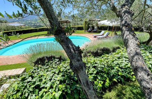 Spoleto Villa | Spoleto Tranquilita sleeps 16 with Wifi Pool Yoga Studio Gardens and Views