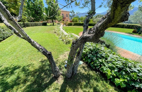 Spoleto Villa | Spoleto Tranquilita sleeps 16 with Wifi Pool Yoga Studio Gardens and Views