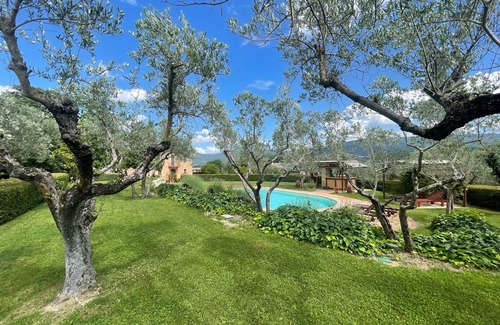 San Brizio Villa | Spoleto Tranquilita. Slps 20. Wifi. Pool. Yoga Studio. Gardens. Fantastic Views.