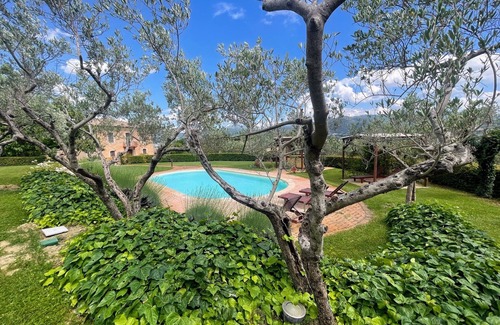 San Brizio Villa | Spoleto Tranquilita. Slps 20. Wifi. Pool. Yoga Studio. Gardens. Fantastic Views.
