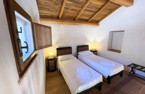 Spoleto Villa | Spoleto Tranquilita sleeps 16 with Wifi Pool Yoga Studio Gardens and Views