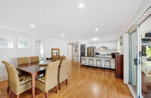 Forresters Beach House | Spoon Bay Stays