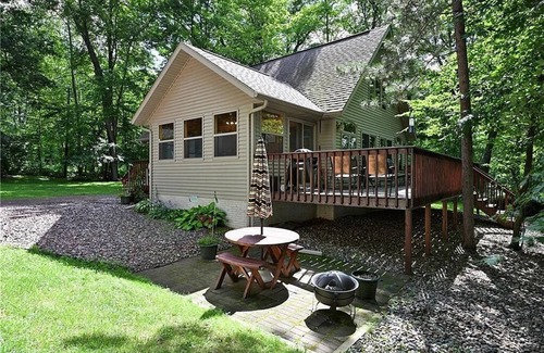 Spooner Cabin | Spooner Shores - Wooded, Lakefront Retreat
