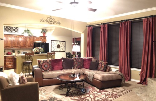South Arlington House | Sports Fans - 15 min. from Dallas Cowboy Stadium and Six-Flags theme park