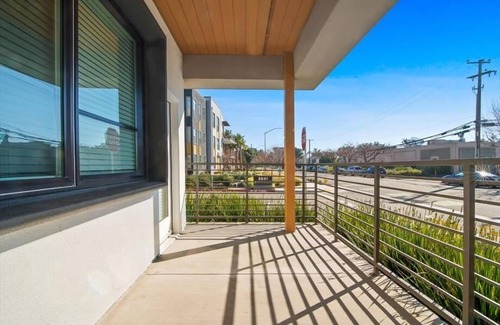 Menlo Park Apartment | Sports Lounge w/bar | Heated Pool & Spa | Redwood City Downtown