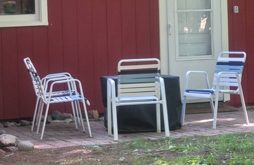 Custer Cottage | SPORTSMAN/COUPLES RETREAT. Close to Lakes, Rivers, & Beautiful Ludington